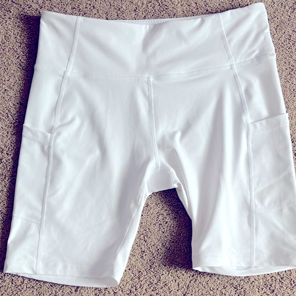 Women’s Baleaf White Biker Shorts, Size XL.